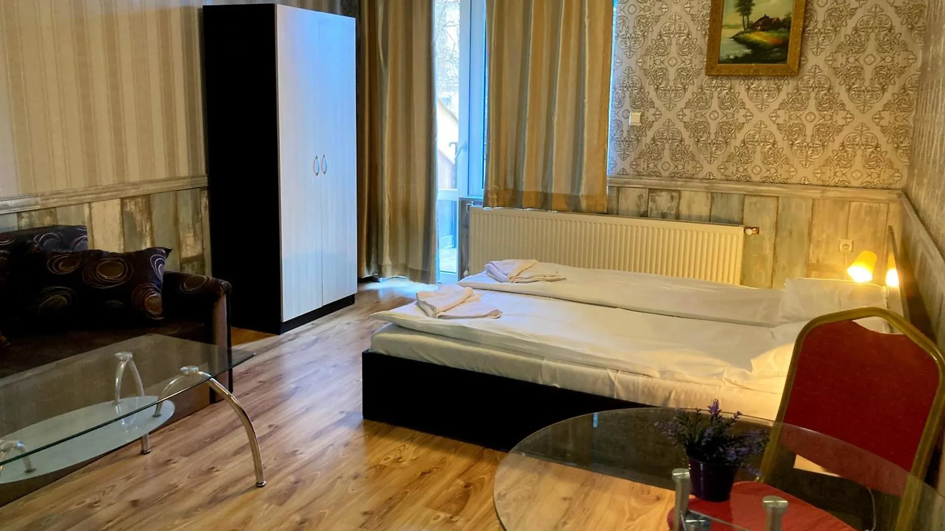 Polaris Inn Apartments 반스코